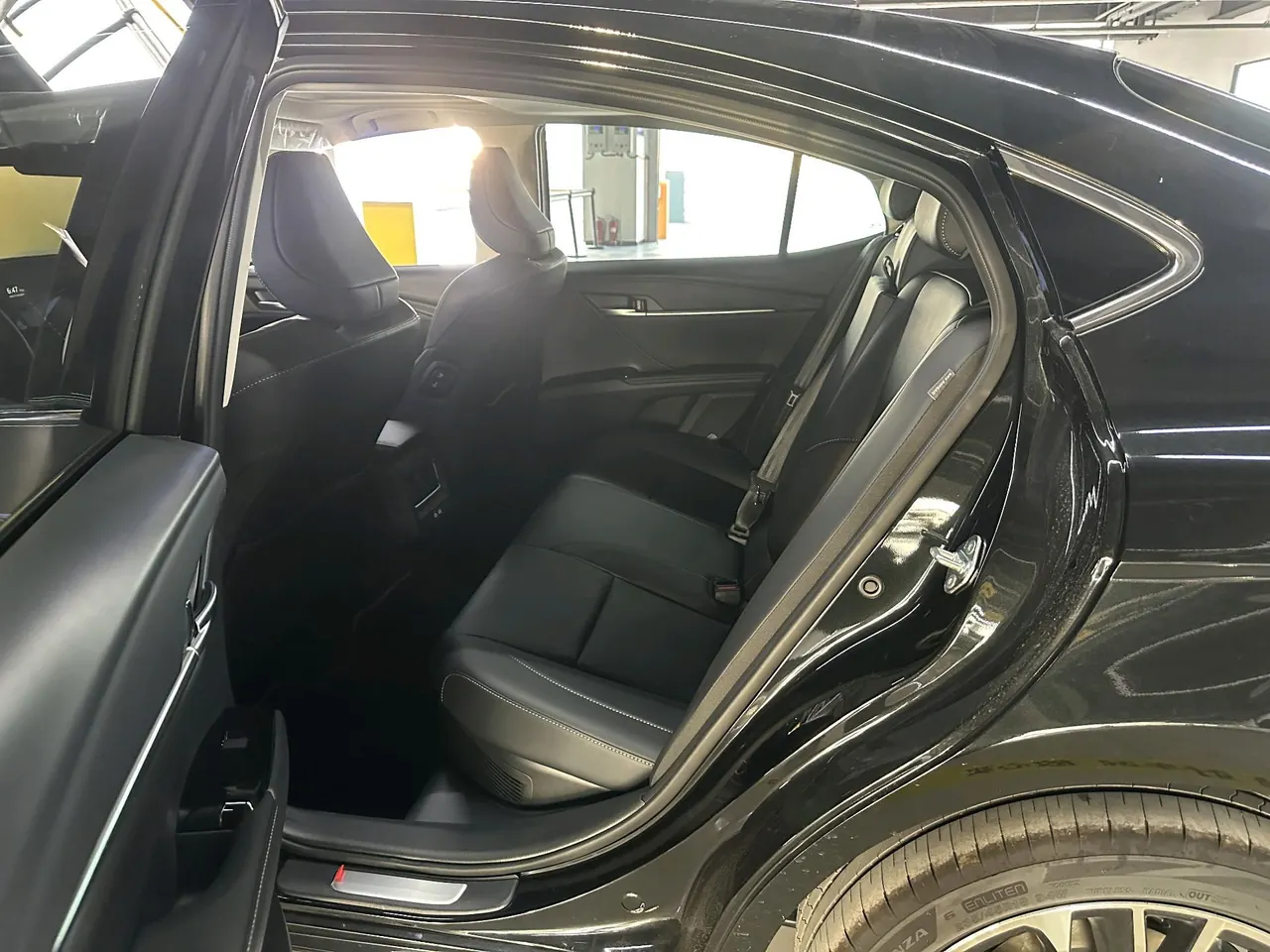 Toyota 2026 Camry Double Engine 2.0HSE Stepless Sports Lite Edition Automatic Gear 3
