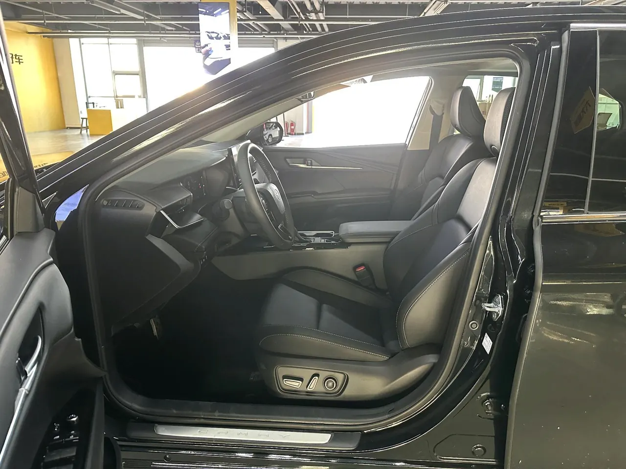 Toyota 2026 Camry Double Engine 2.0HSE Stepless Sports Lite Edition Automatic Gear 4