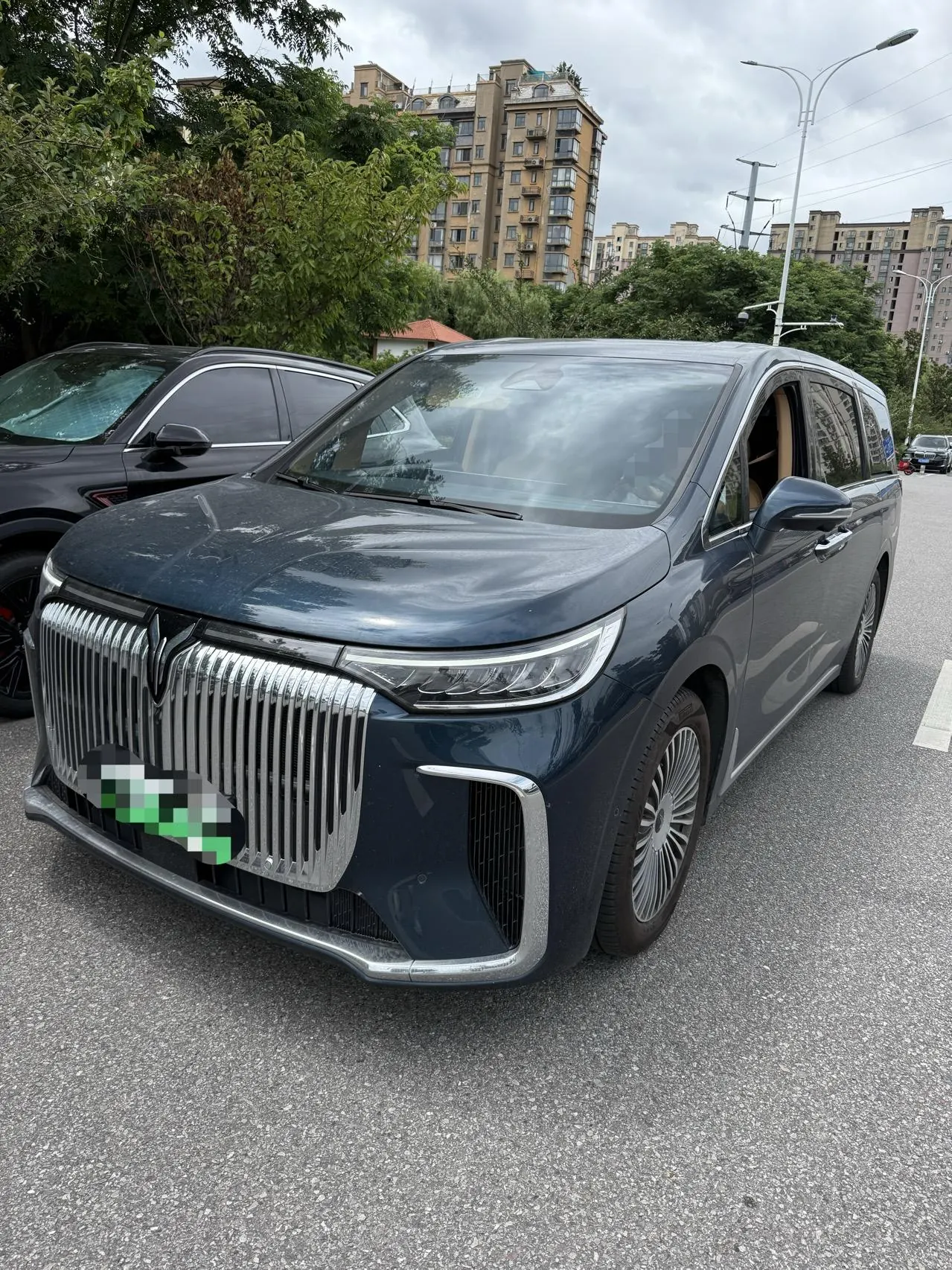 Open image lightbox: Voyah 2025 dreamers PHEV 1.5T four-wheel drive distinguished Kunpeng version automatic gear