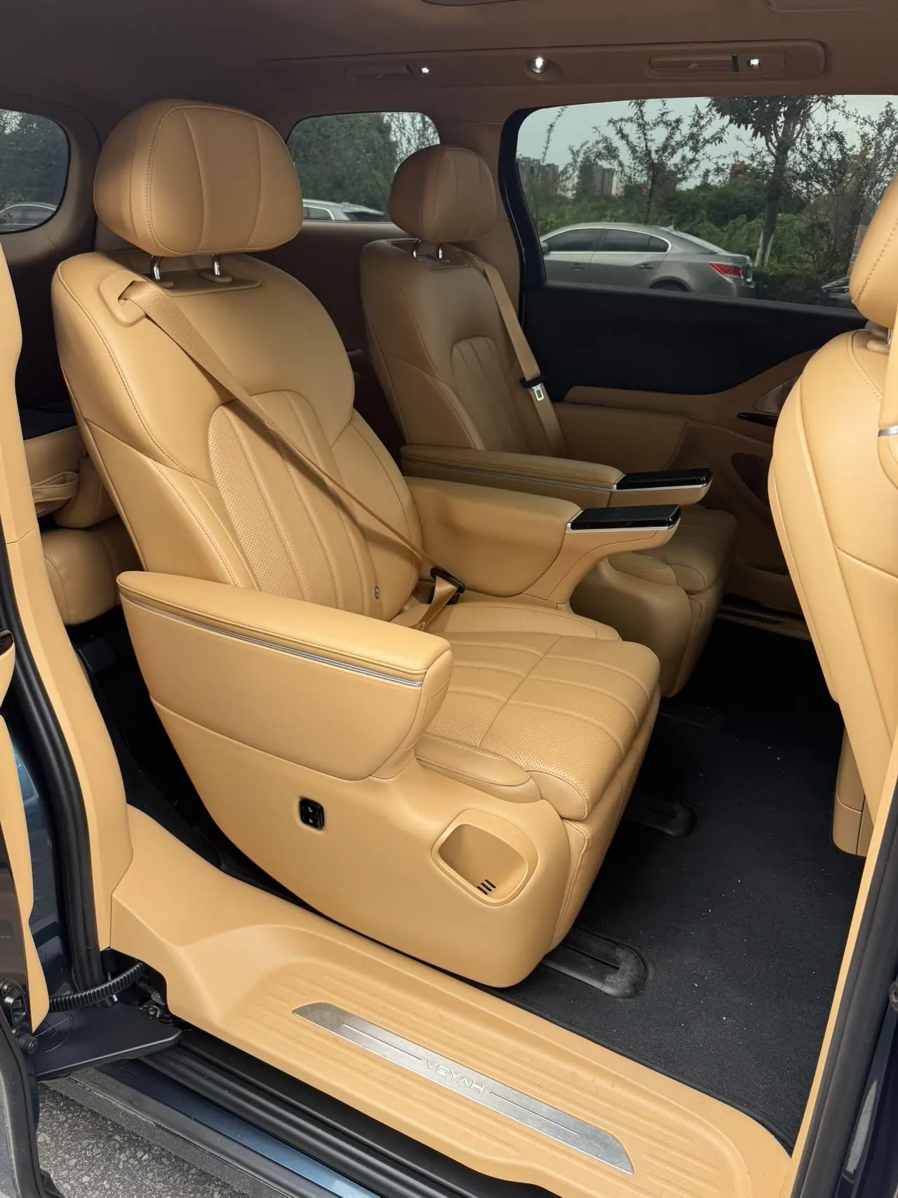 Voyah 2025 dreamers PHEV 1.5T four-wheel drive distinguished Kunpeng version automatic gear 4