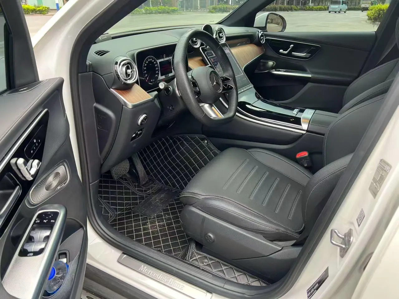 Mercedes Benz 2023 GLC 300 L 4MATIC 48V 2.0T Luxury 5-seat Automatic Gear 4