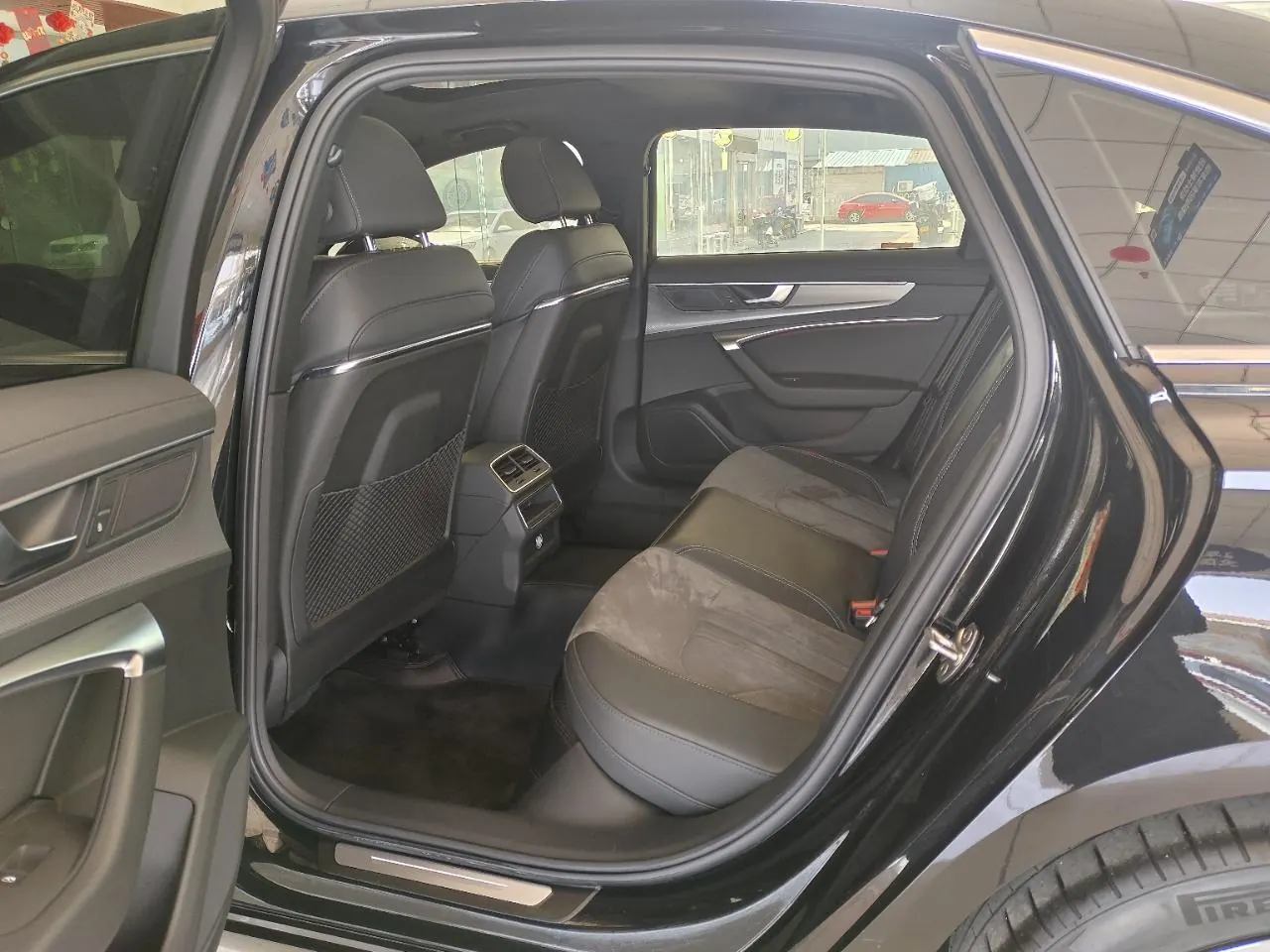 Audi 2022 A6L 2.0TFSI 40TFSI Deluxe Dynamic Automatic 10
