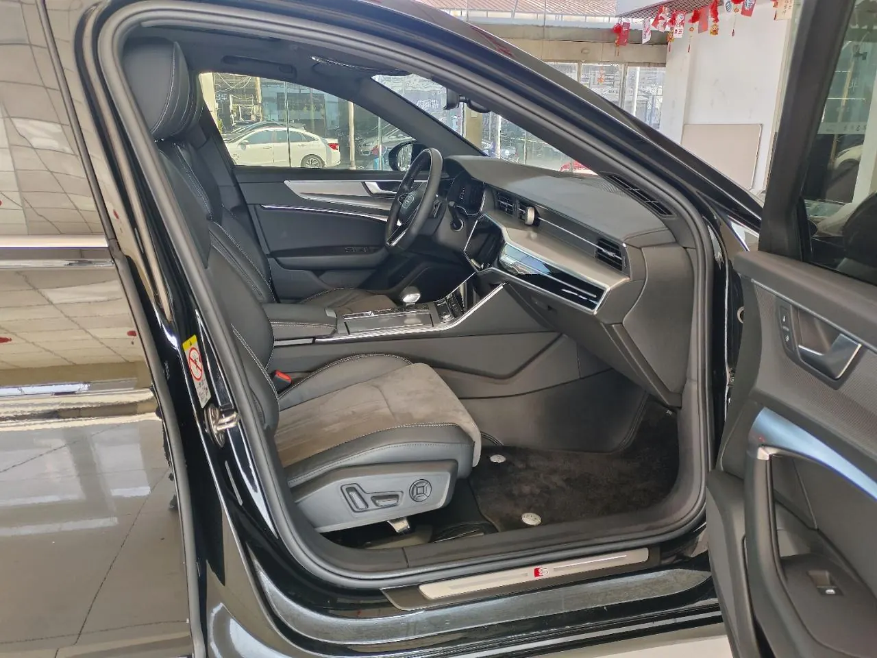 Audi 2022 A6L 2.0TFSI 40TFSI Deluxe Dynamic Automatic 11
