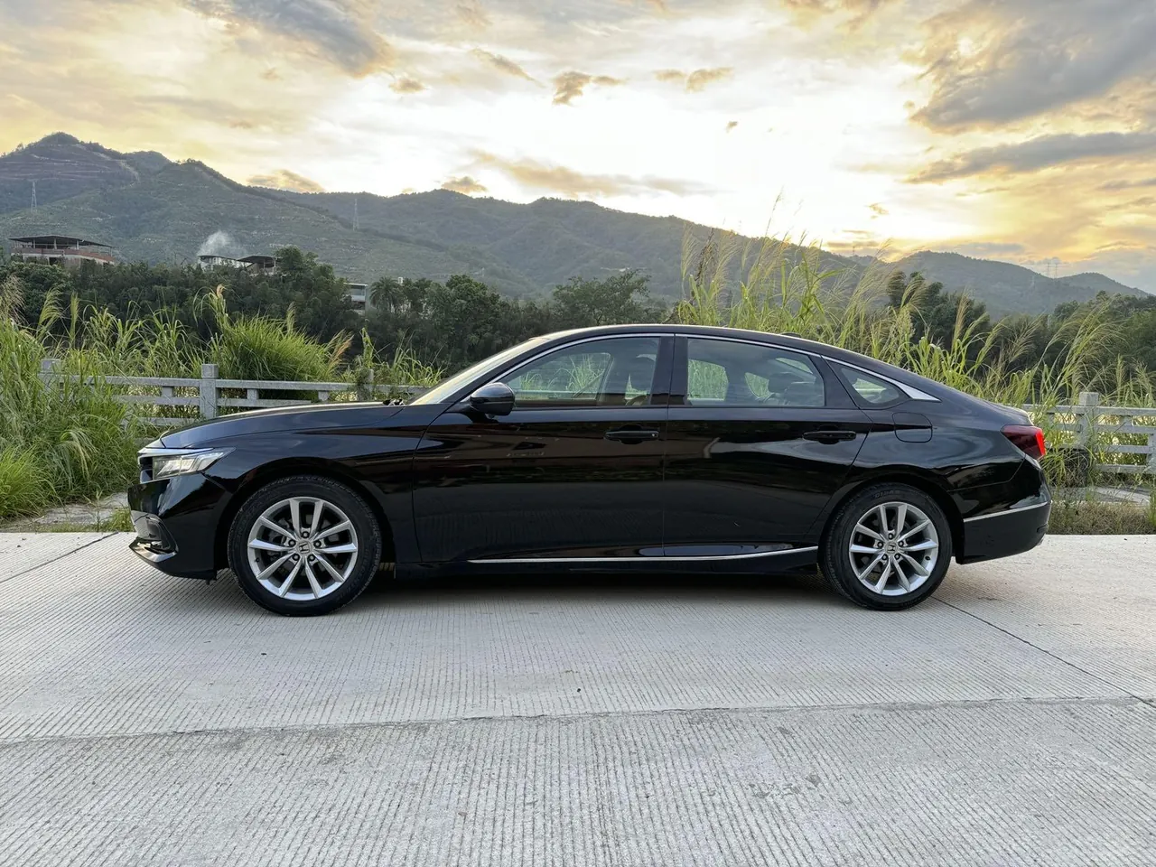 Honda 2022 10th Generation Accord 1.5T Stepless 260TURBO Deluxe Automatic Gear 2