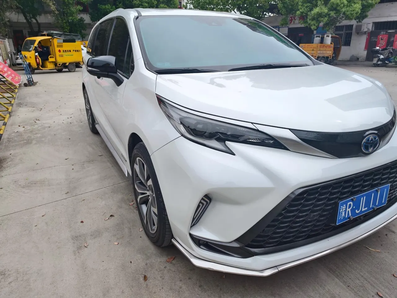 Toyota 2023 Grevia HYBRID 2.5 Stepless Deluxe Edition Automatic Transmission 3