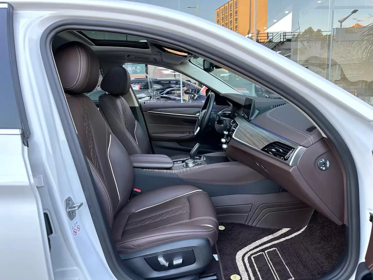 BMW 5 series new energy 2020 530Le 2.0T mileage upgraded luxury package automatic gear 4