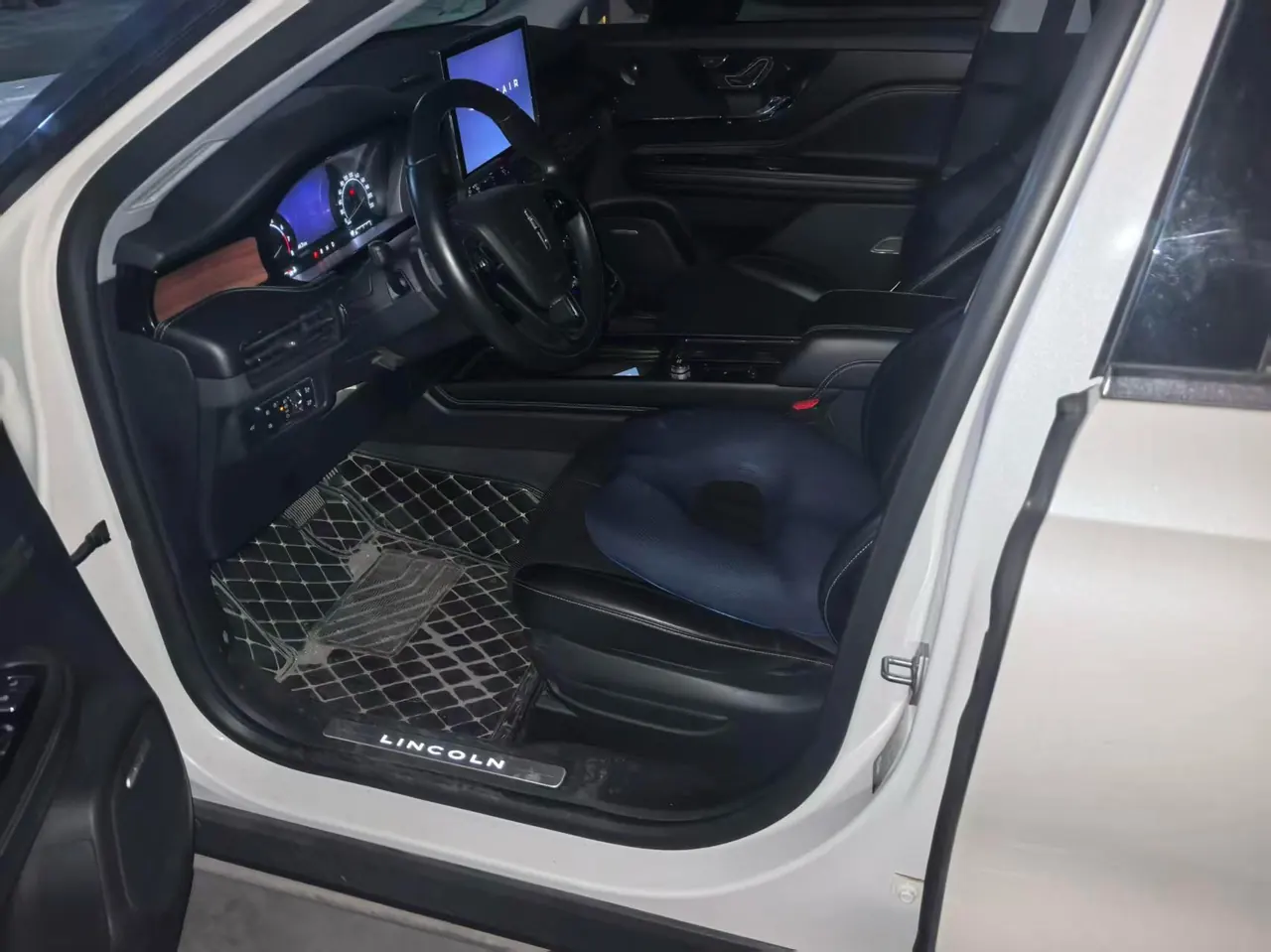 Lincoln 2020 adventurer 2.0T two-wheel drive elegant version of automatic gear 5