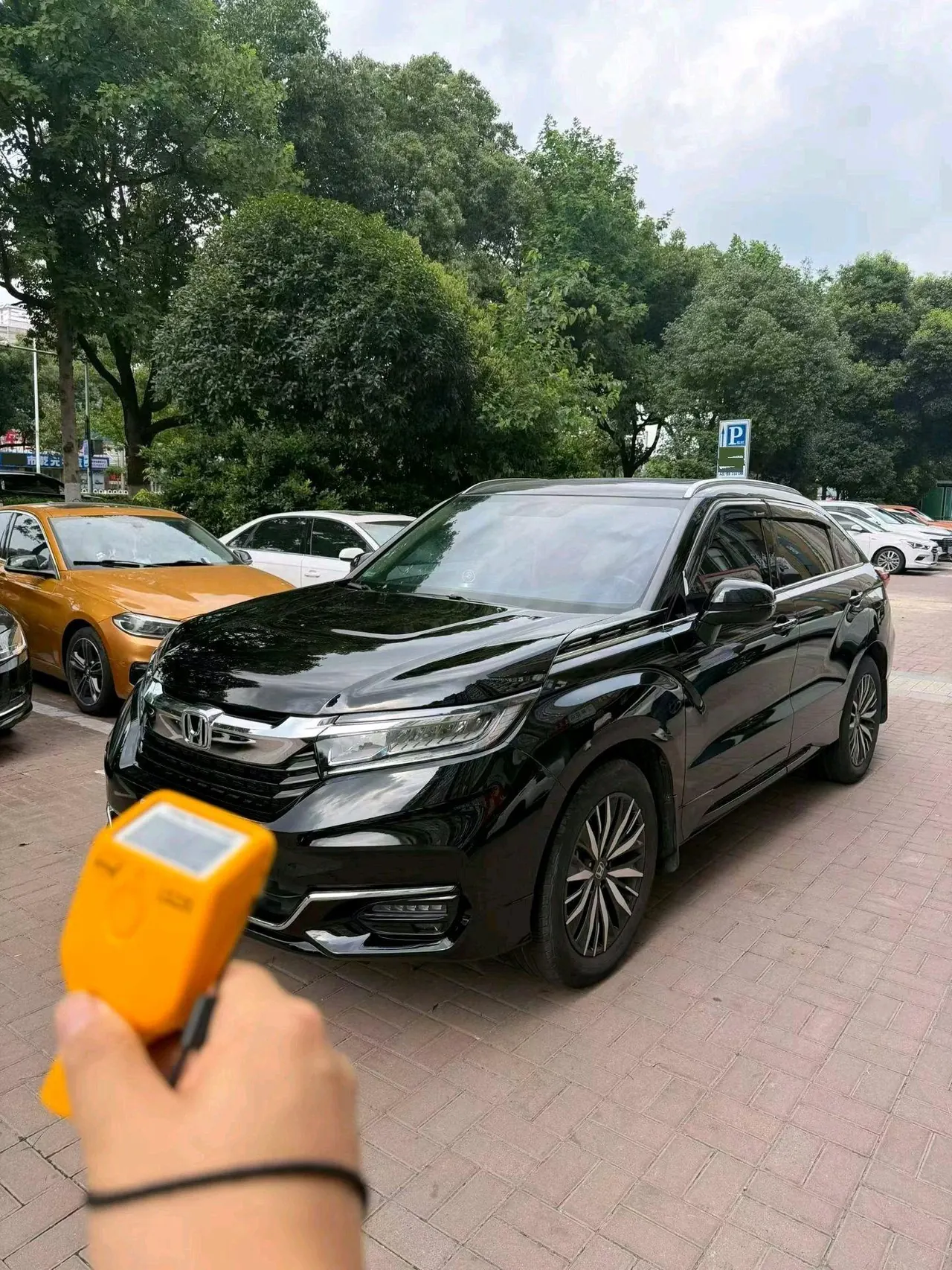 Open image lightbox: Honda 2020 crown road 2.0T 370TURBO four-wheel drive exclusive edition two-color automatic gear