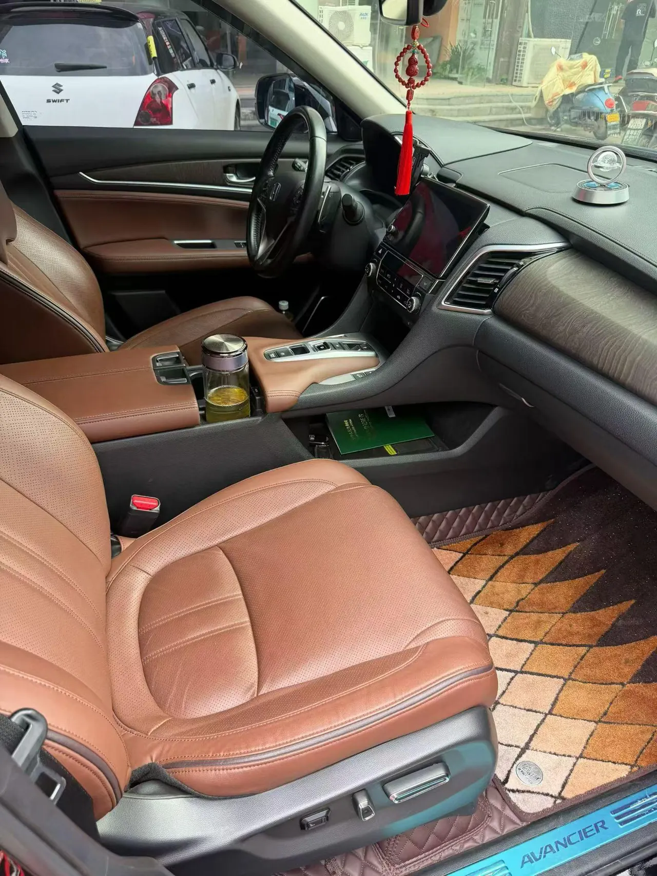 Honda 2020 crown road 2.0T 370TURBO four-wheel drive exclusive edition two-color automatic gear 3