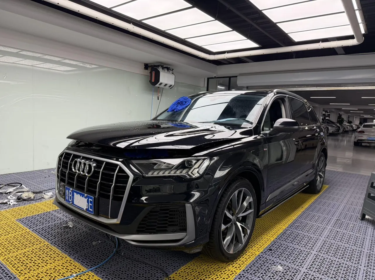 Открыть галерею: Audi Q7 (Imported) 2020 Q7 48V 3.0TFSI 55TFSI Quattro S line Sports Automatic
