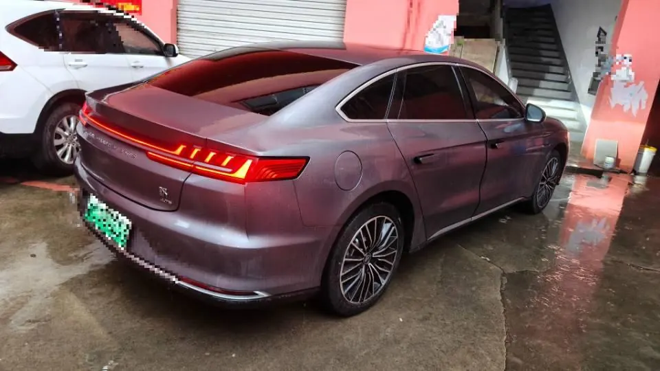 BYD 2020 Han DM 2.0T four-wheel drive performance version luxury automatic gear 5