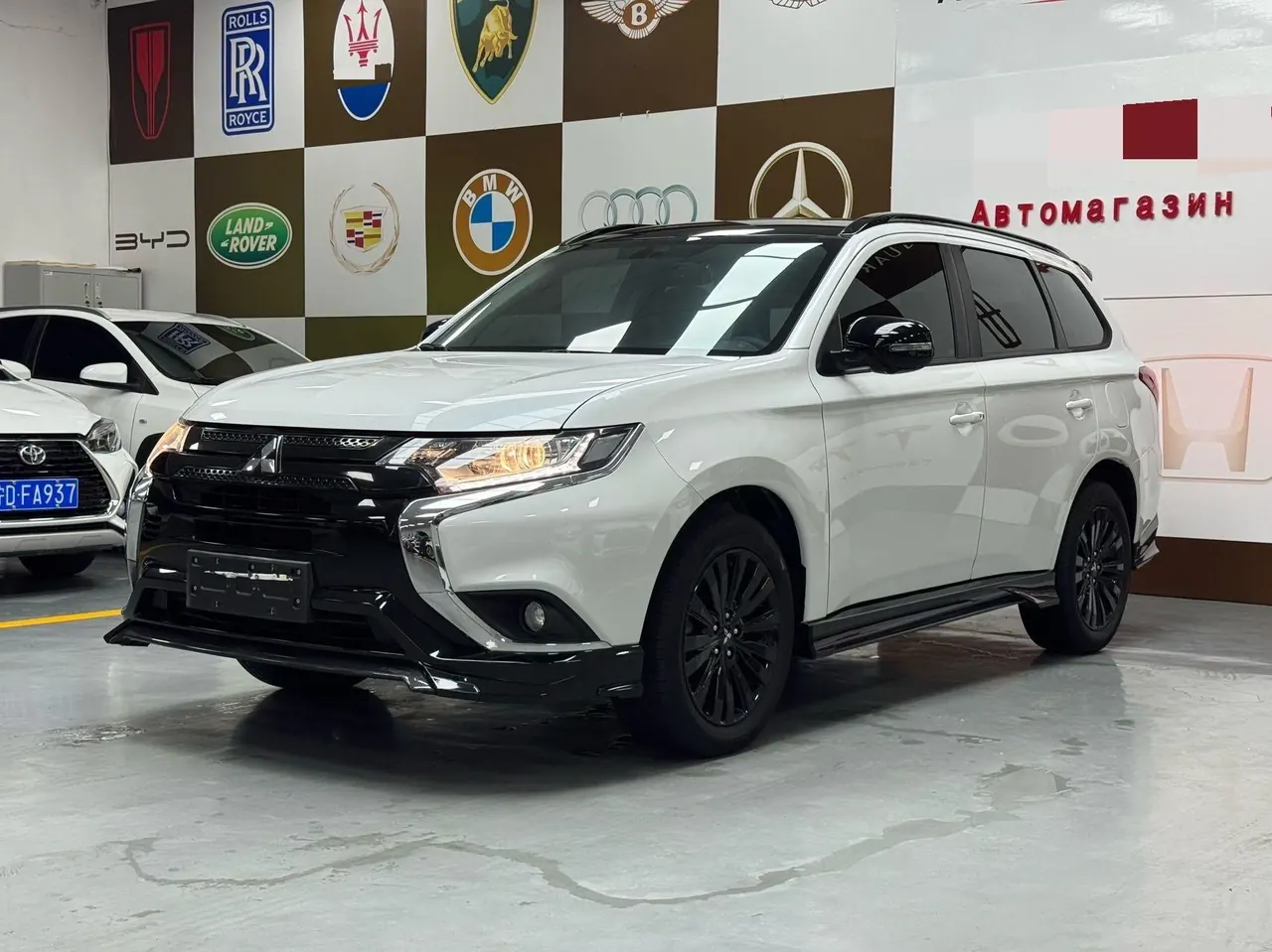 Open image lightbox: Mitsubishi 2021 Outlander 2.0 Stepless Two-Drive Obsidian Version 5-seat Automatic Gear