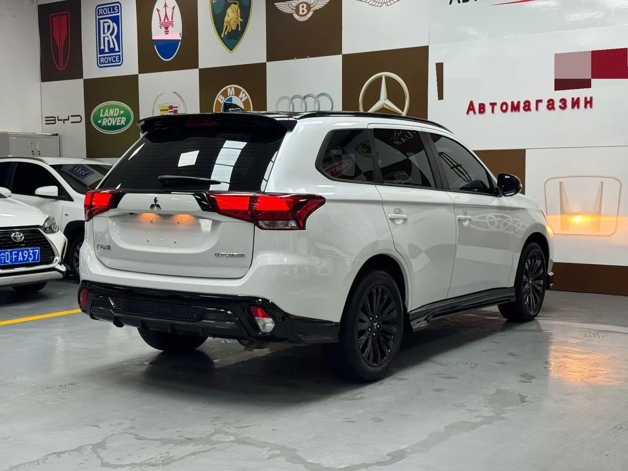 Mitsubishi 2021 Outlander 2.0 Stepless Two-Drive Obsidian Version 5-seat Automatic Gear 6
