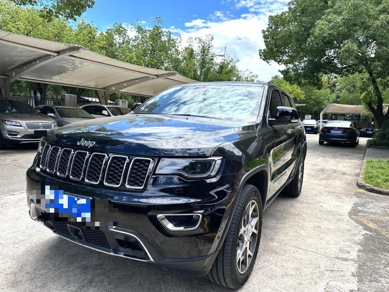 Открыть галерею: Jeep Grand Cherokee (Imported) 2020 Grand Cherokee 3.0 Elite Navigation Edition Automatic Gear