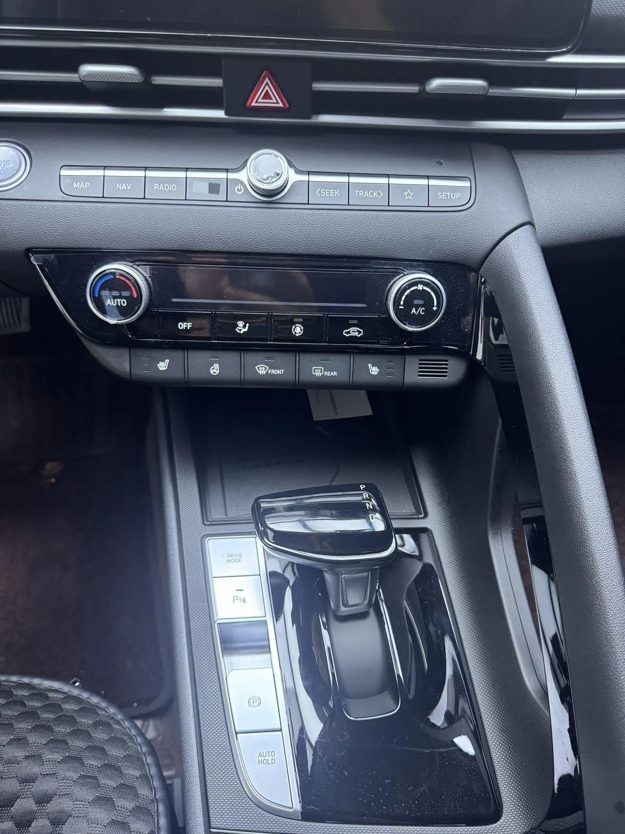 Hyundai 2026 Elantra -3-compartment 1.5 stepless LUX premium automatic gear 4