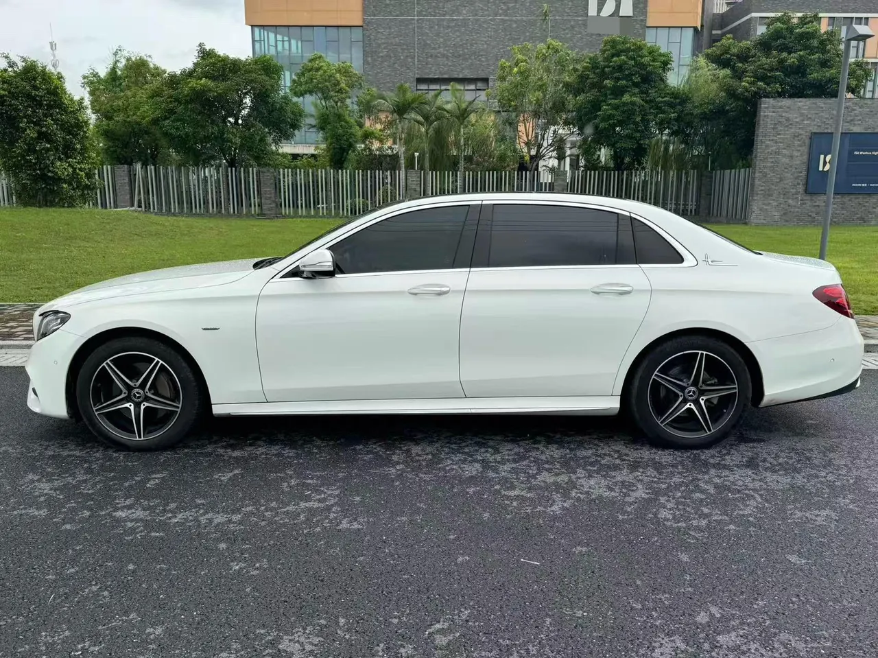 Mercedes Benz E-Class 2020 E 300 L 2.0T Sports Special Edition (Modified) Automatic Gear 3