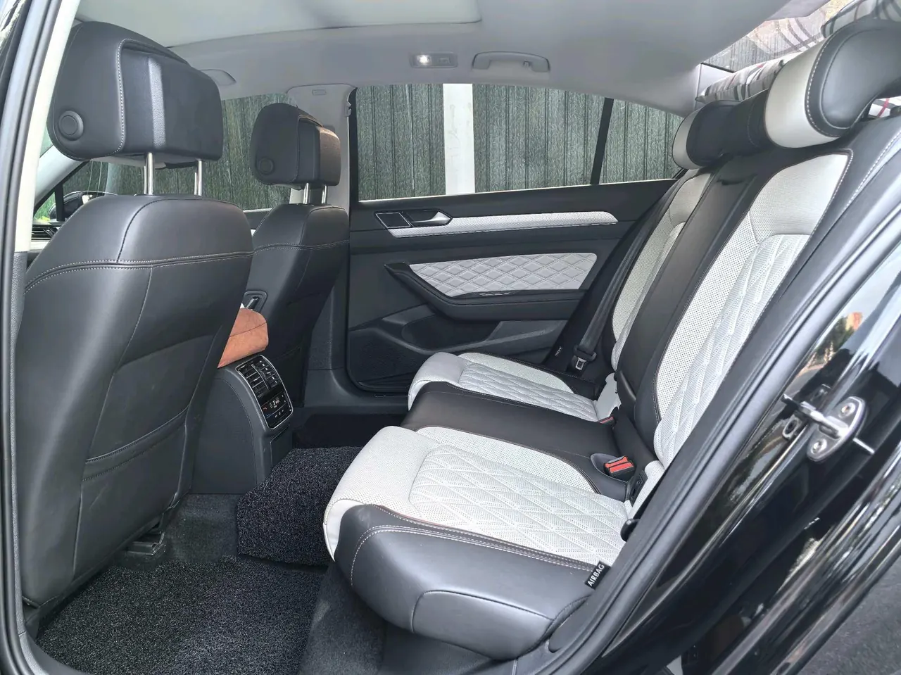Volkswagen 2020 Magotan 2.0TSI 330TSI luxury automatic transmission 9