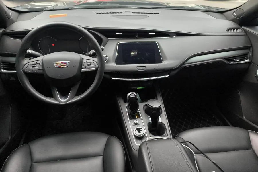 Cadillac 2021 XT4 2.0T 28T Two-Drive Leading Automatic Gear 3