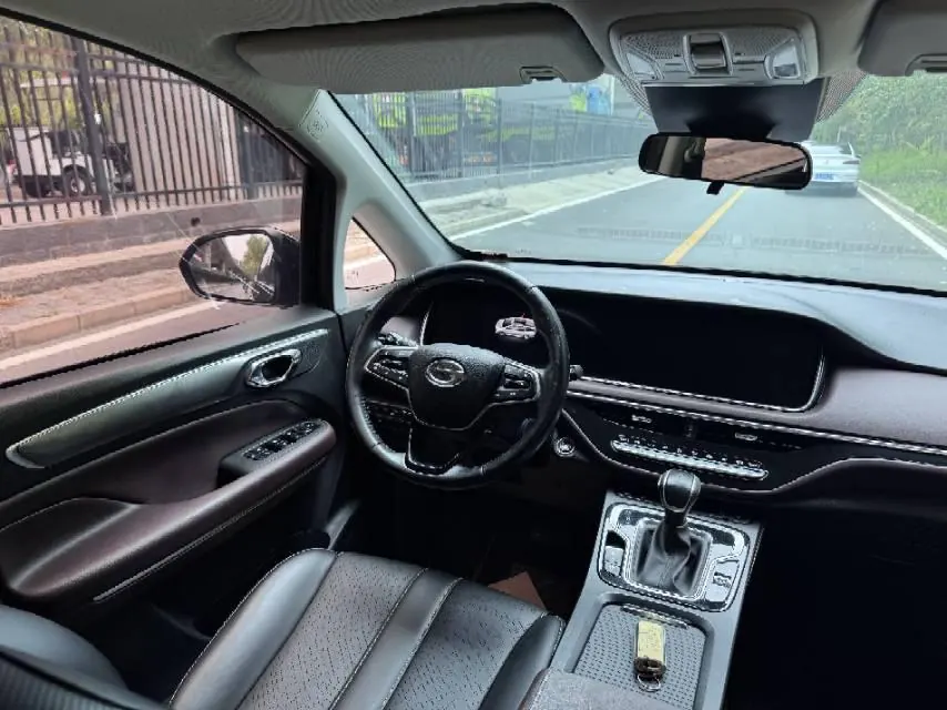 Chuanqi 2021 M6 1.5T 270T Deluxe Edition 7-seat Automatic Gear 5