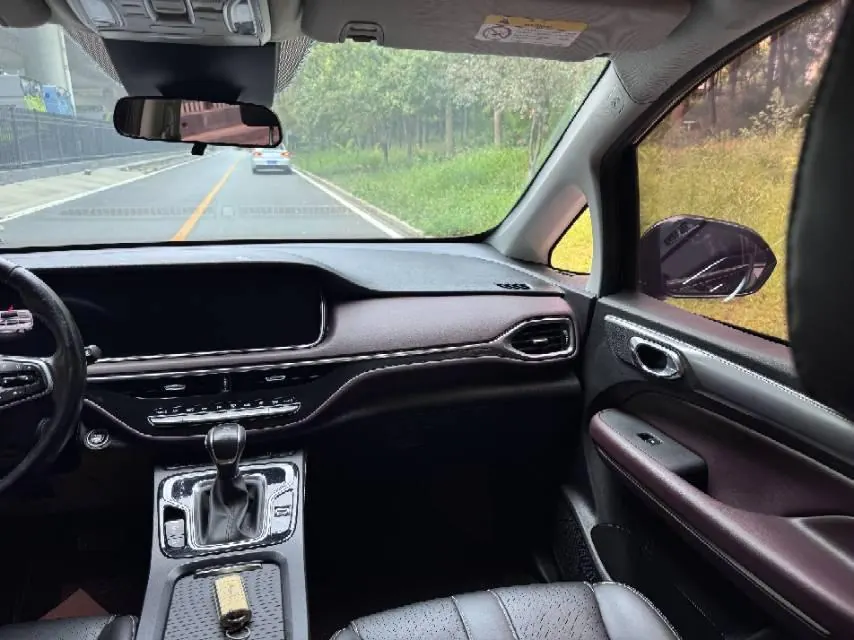 Chuanqi 2021 M6 1.5T 270T Deluxe Edition 7-seat Automatic Gear 6