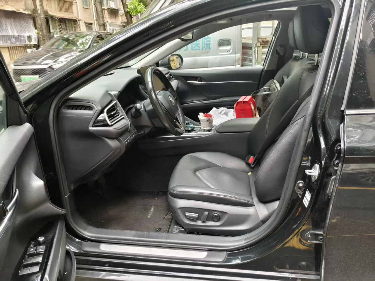 Toyota 2021 Camry 2.5G Deluxe Edition Automatic Gear 3