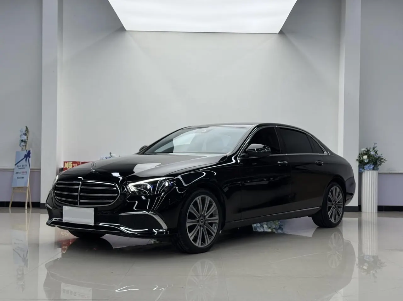 Mercedes Benz E Class 2021 E 260 L 2.0T (changed) automatic gear - View 1