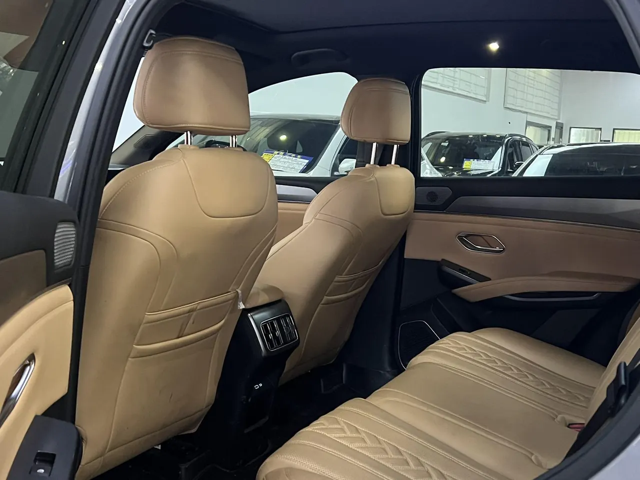 BYD 2024 Song L DM-i 1.5 Stepless 112km Leading Automatic Gear 3