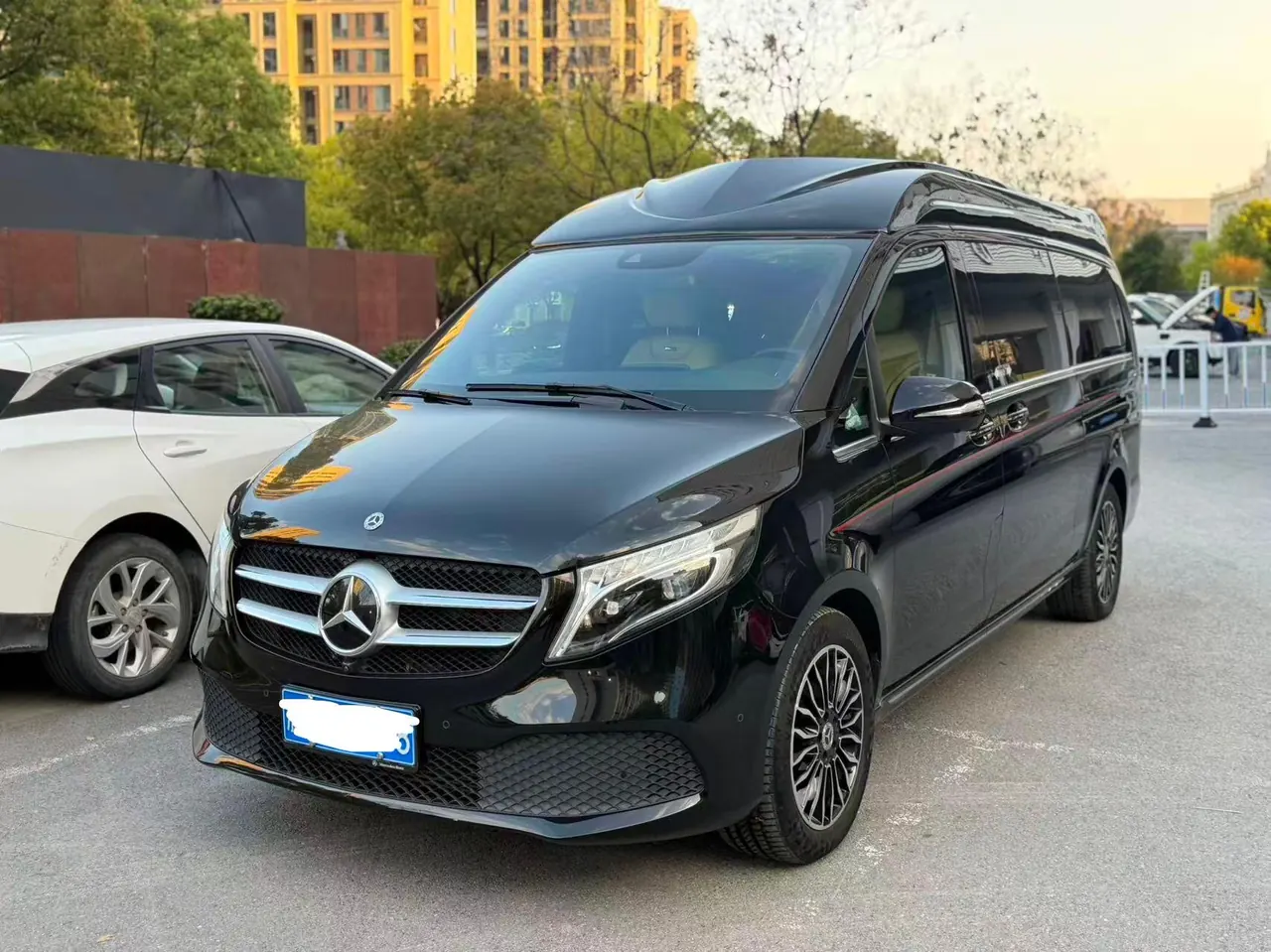 Open image lightbox: Mercedes Benz V 2020V 260 L 2.0T Deluxe Edition Automatic Gear