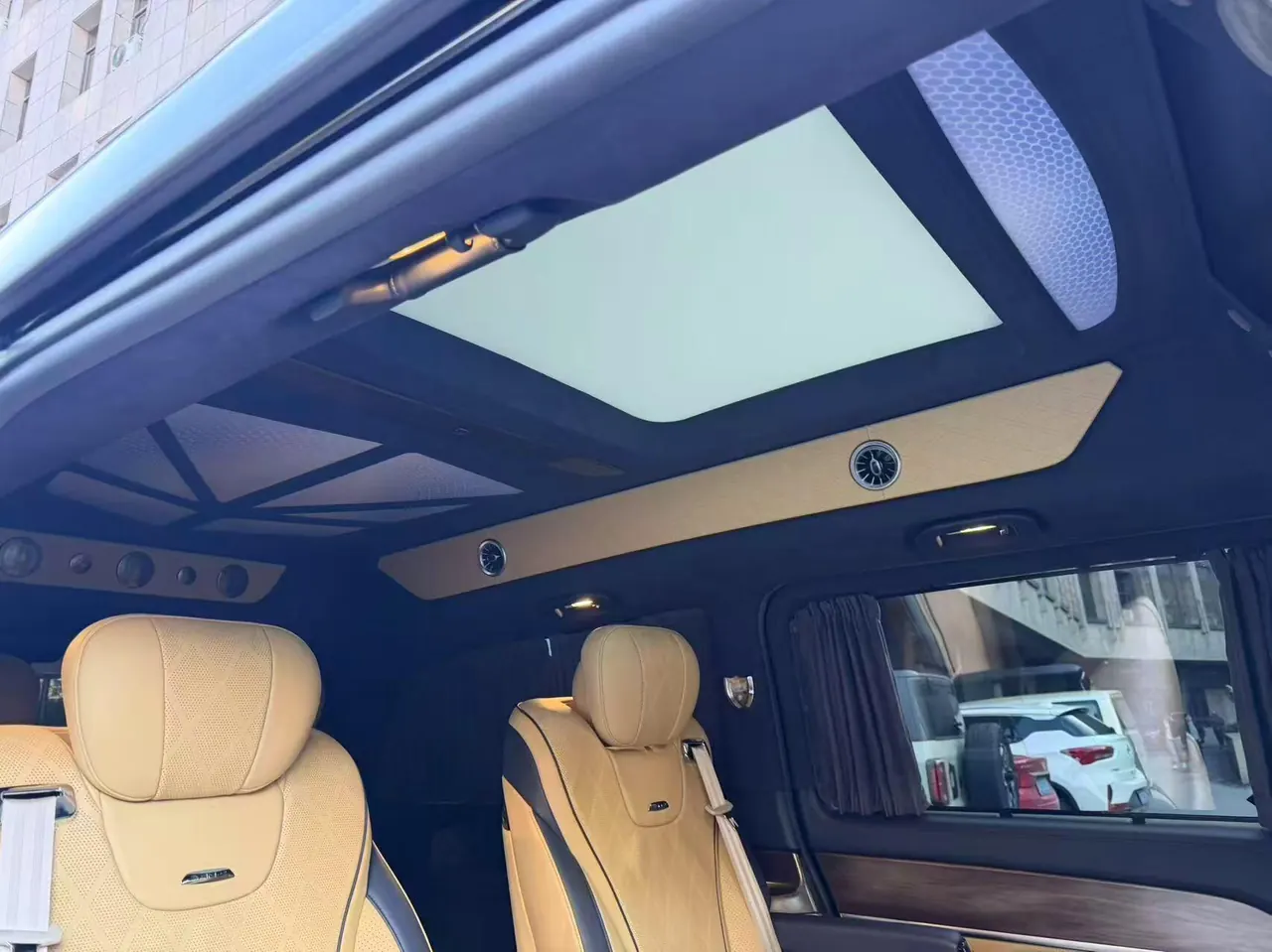 Mercedes Benz V 2020V 260 L 2.0T Deluxe Edition Automatic Gear 2