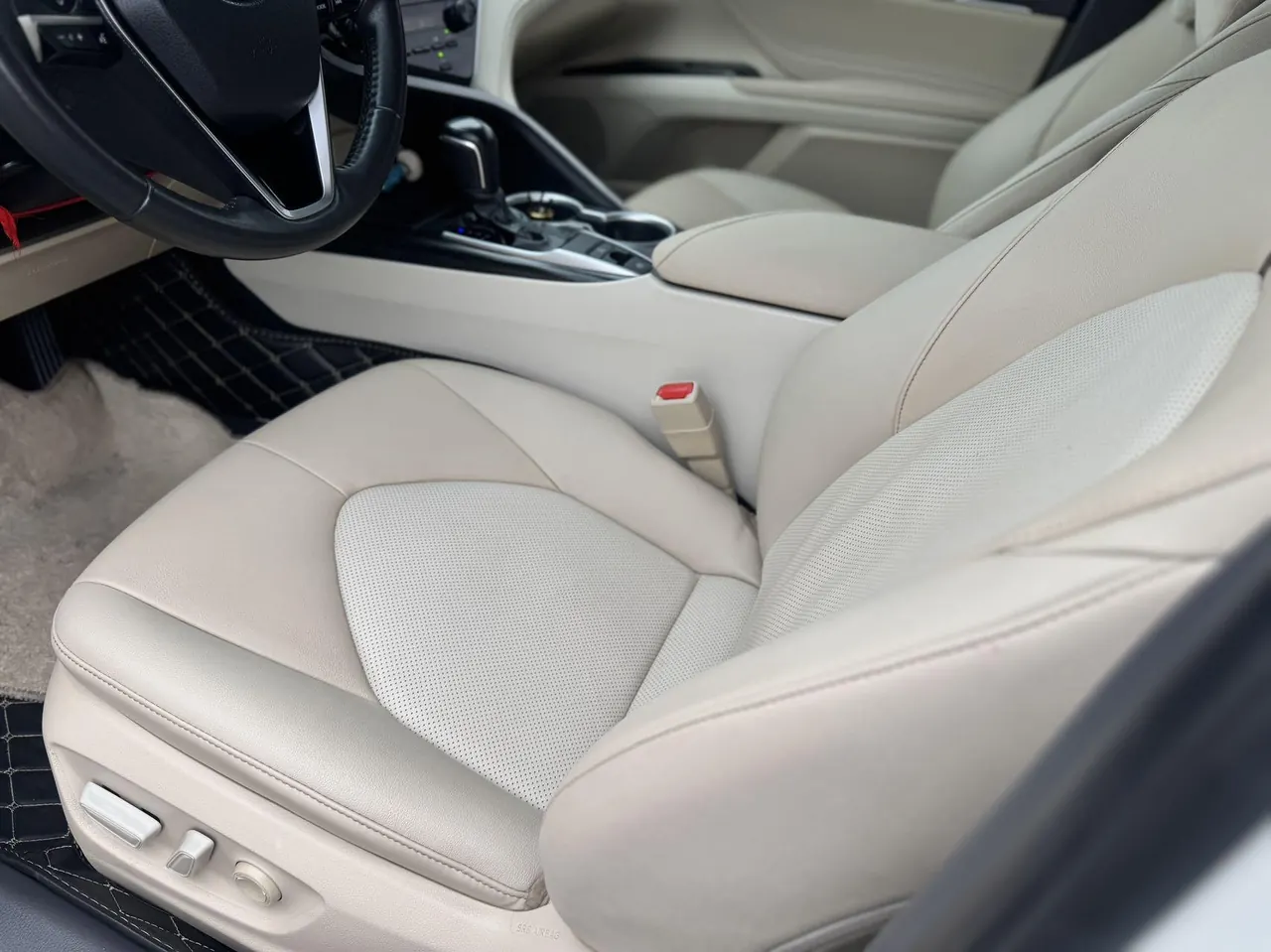 Toyota 2021 Camry 2.0G Stepless Deluxe Edition Automatic Gear 2