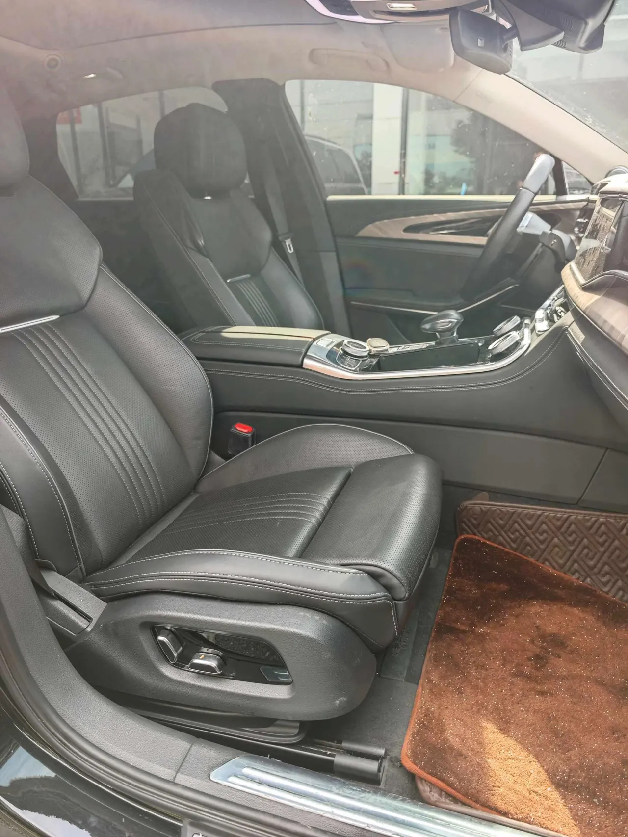HongQi 2020 H9 48V 2.0T Zhilian Flag Edition Automatic Gear 3