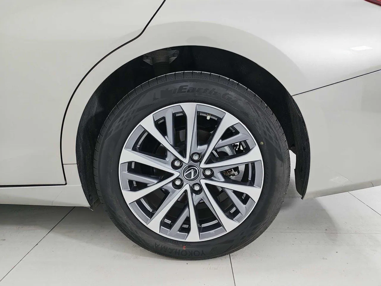 Lexus ES (Imported) 2024 ES200 2.0 Stepless Edition Automatic Gear 18
