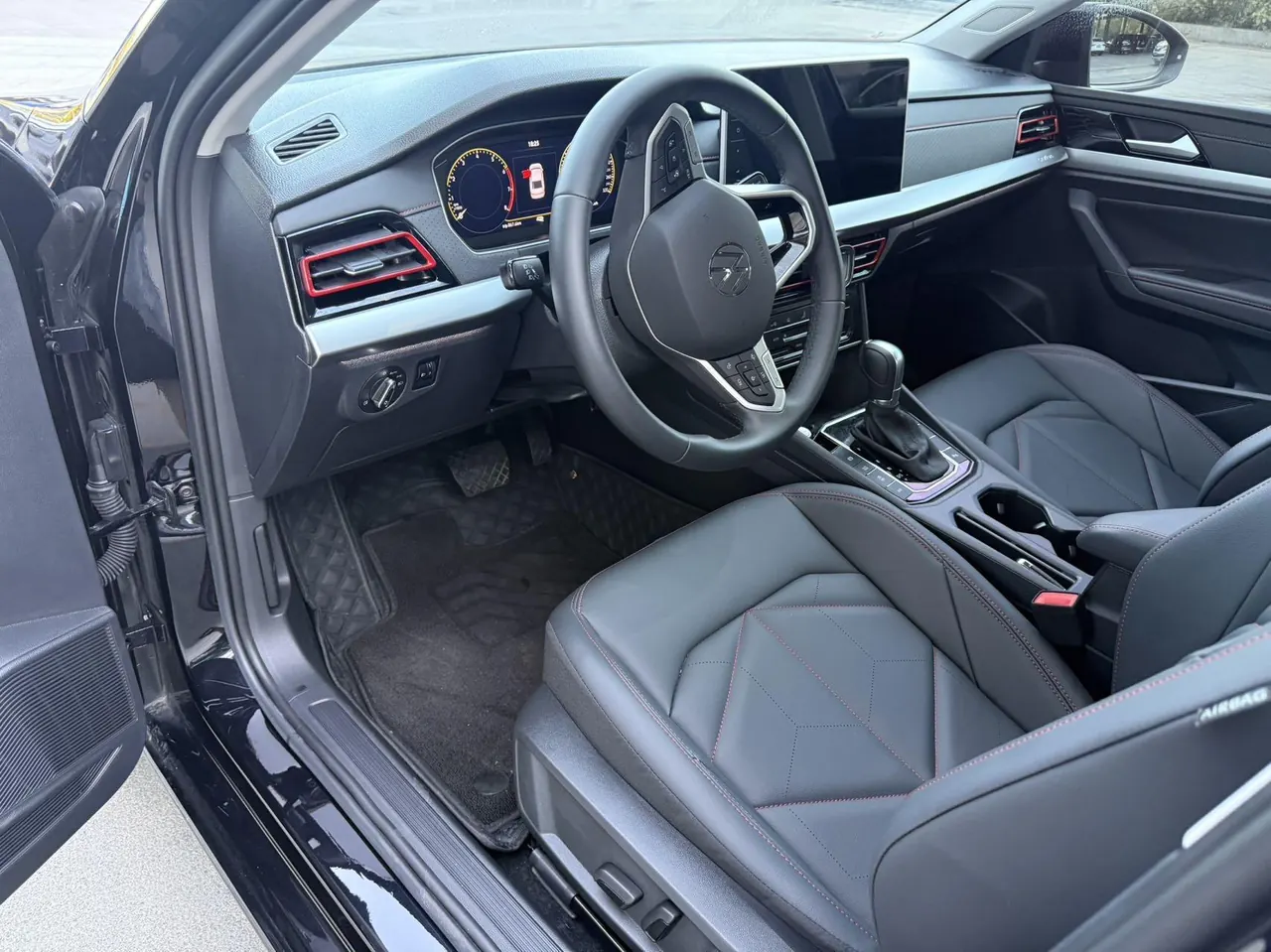 Volkswagen 2024 Lavida 1.5TSI 300TSI Star Leading Edition Automatic Gear 3