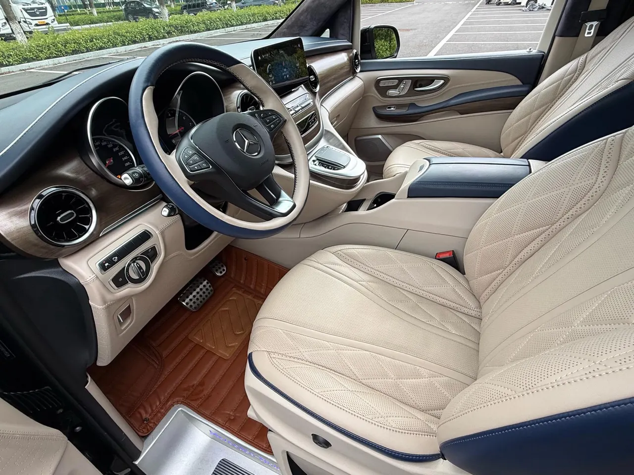 Mercedes Benz V 2020V 260 2.0T Premium Edition Automatic Gear 4