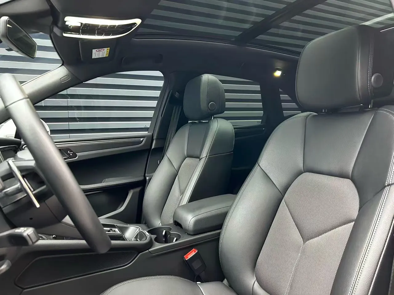Porsche Macan (Imported) 2025 Macan 2.0T Dream Edition Automatic Gear 6