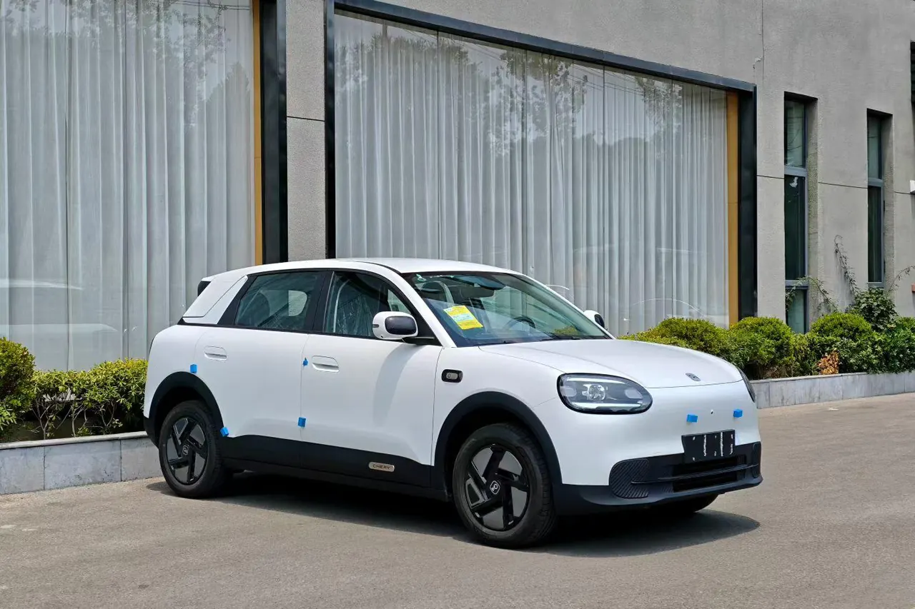 Chery 2026 QQ3 EV 420 Love Edition Automatic Gear 3
