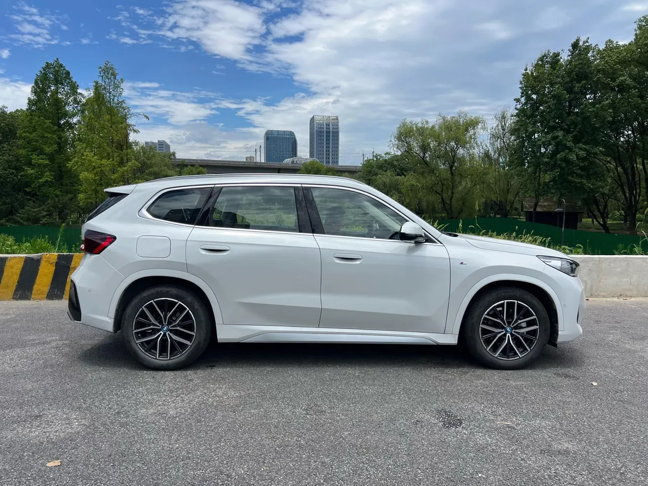 BMW 2025 iX1 eDrive25L eDrive25L X design set automatic gear 5