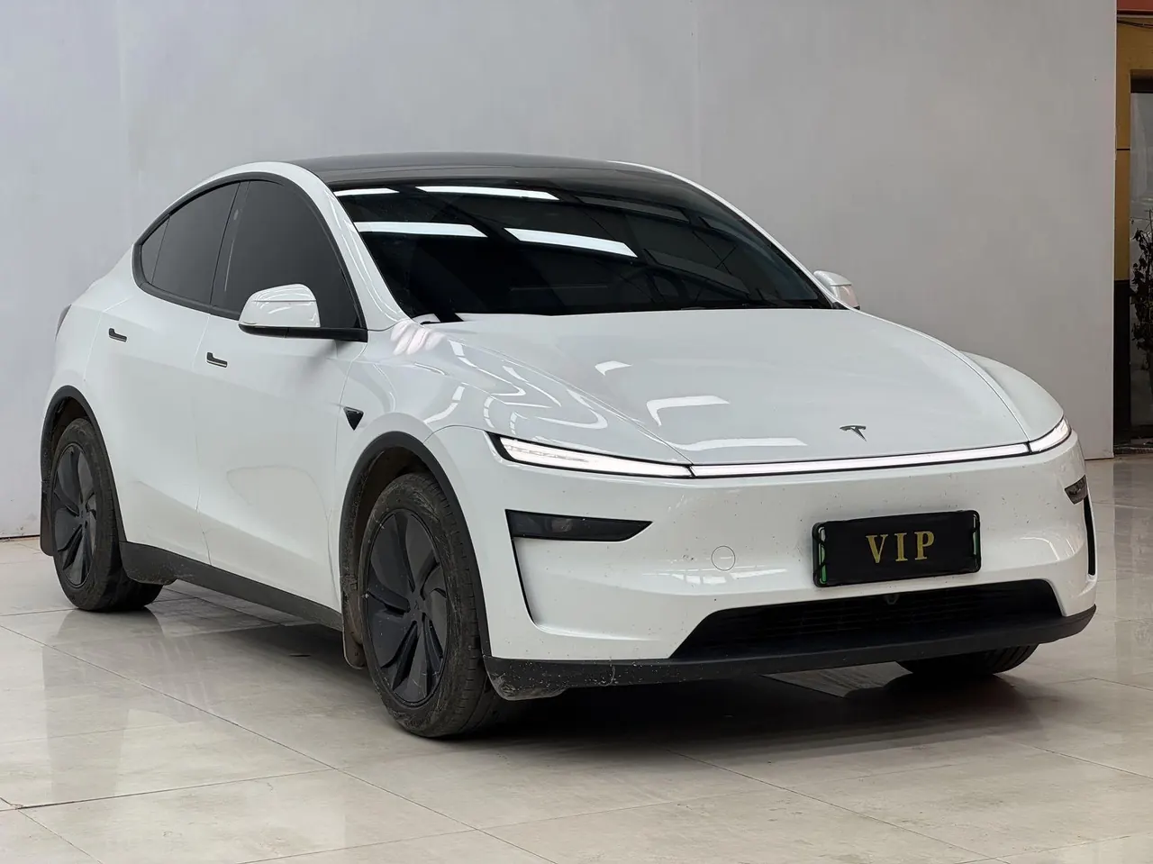 Tesla 2025 Model Y rear-wheel drive version automatic transmission 3