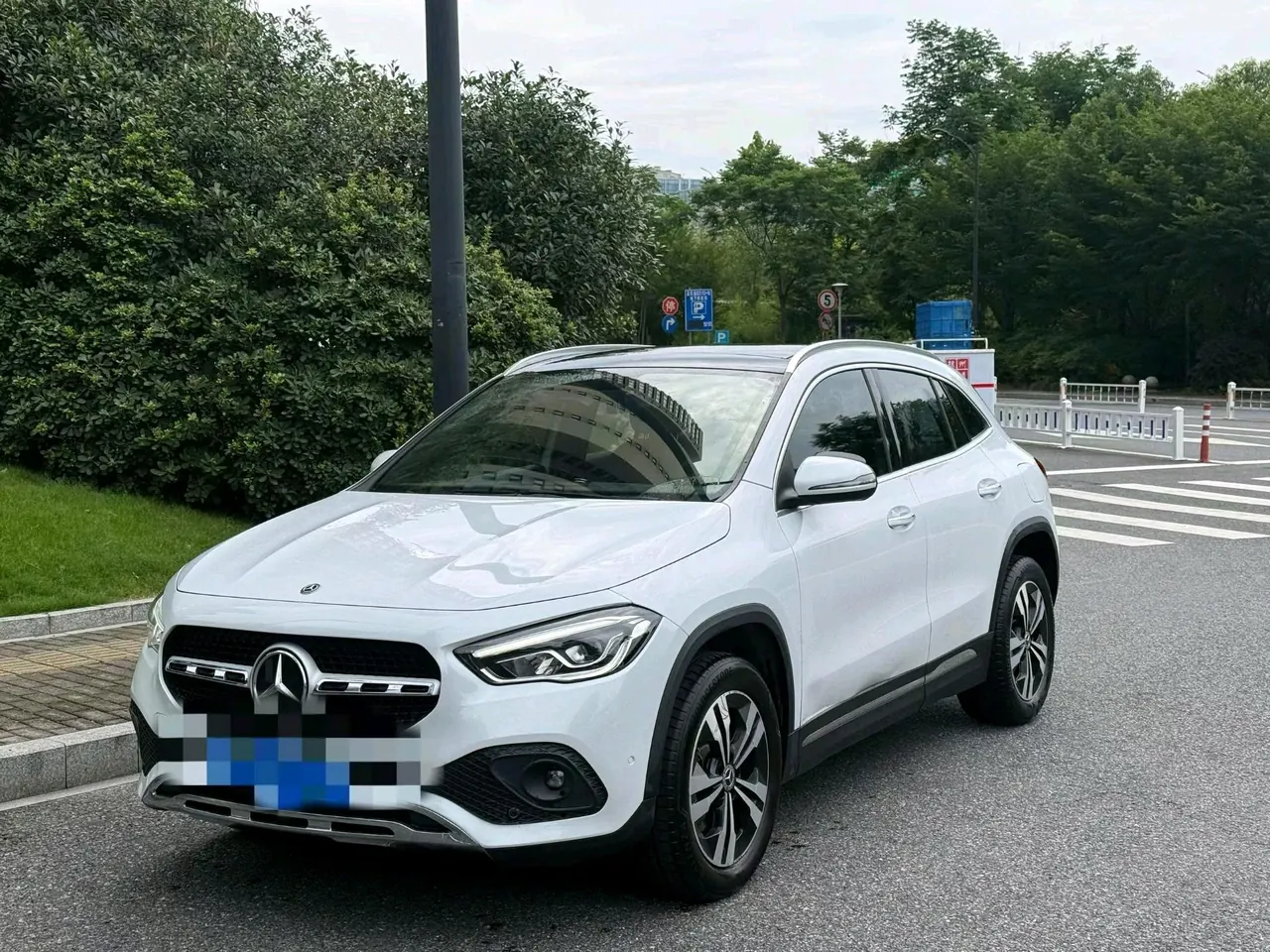 Open image lightbox: Mercedes Benz 2020 GLA 200 1.3T automatic gear
