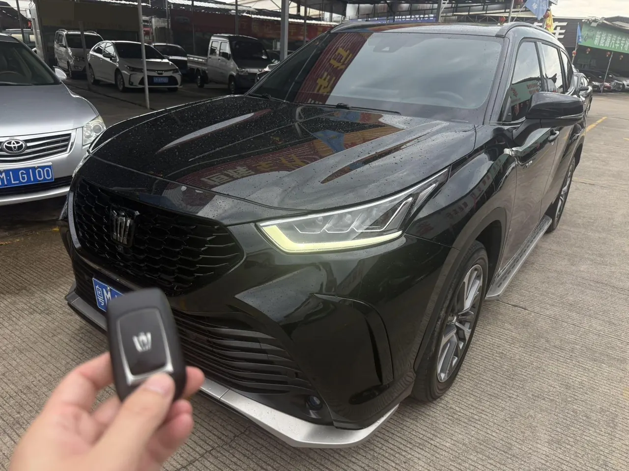 Toyota 2024 Crown Land Release HEV 2.5 Stepless Four-wheel Drive Premium Edition Automatic Gear - View 1