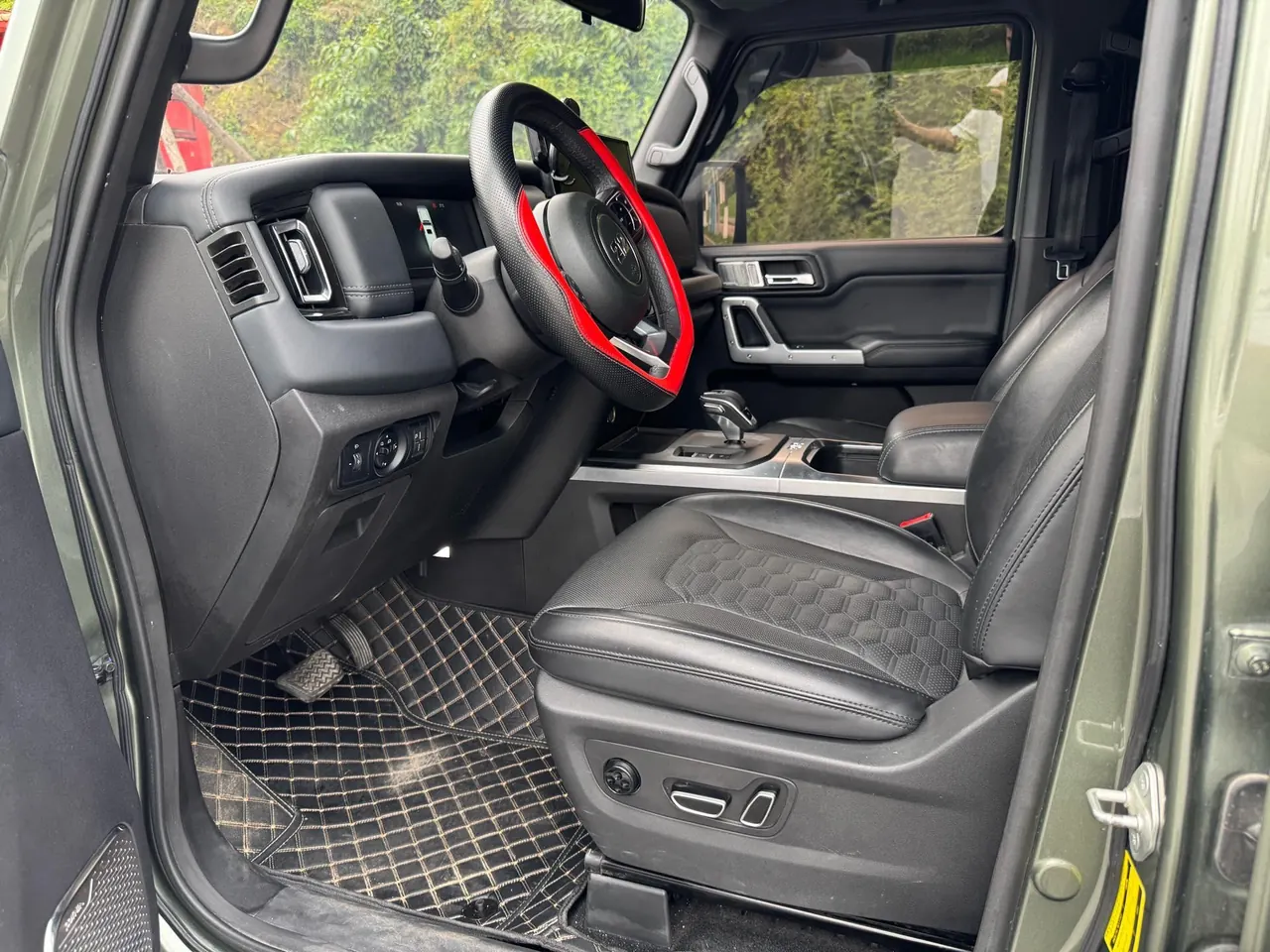 212 2024 T01 2.0T Explorer Automatic 4