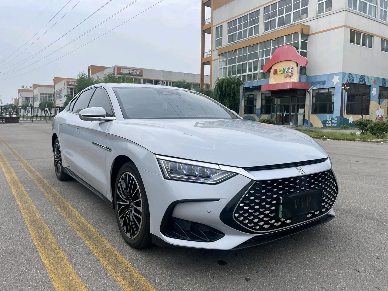 BYD 2024 Han DM-i 1.5T stepless glory version 121KM honorable automatic gear 2