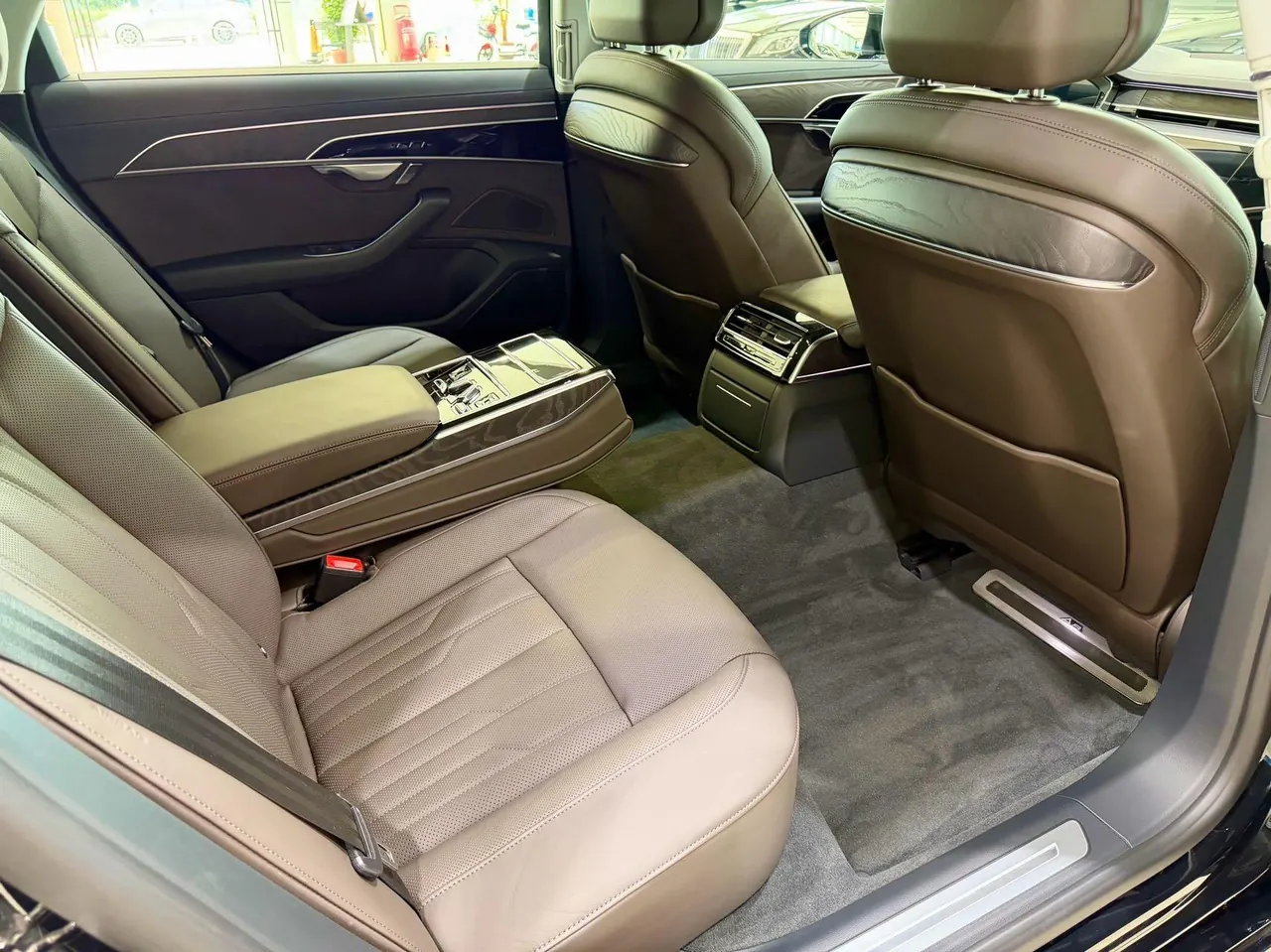 Audi A8L (Imported) 2025 A8L 2.0TFSI 45TFSI Quattro Luxury Automatic Gear 7