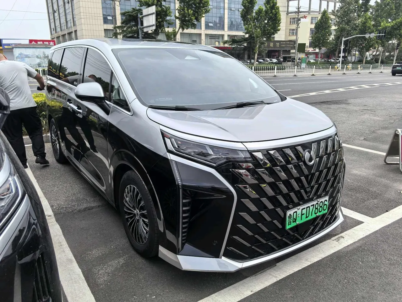 Denza 2024 Denza D9 DM-i 1.5T stepless 980 four-wheel drive distinguished automatic gear 2