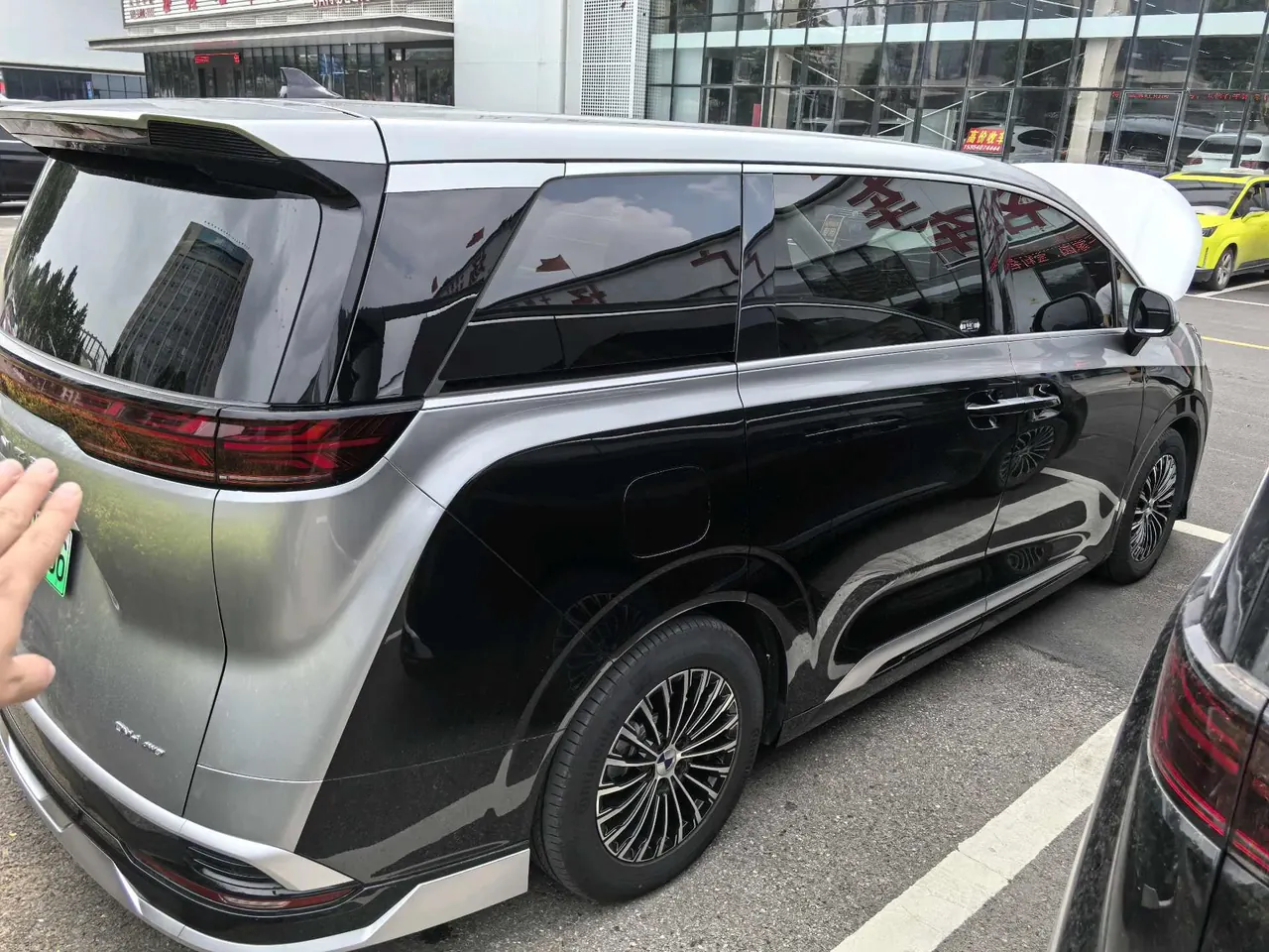 Denza 2024 Denza D9 DM-i 1.5T stepless 980 four-wheel drive distinguished automatic gear 3