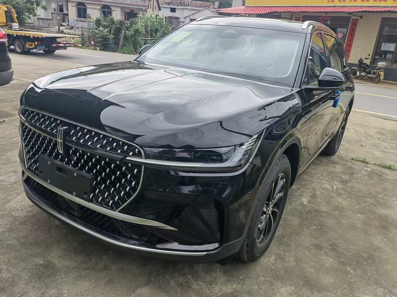 Open image lightbox: Lincoln 2026 Voyager 2.0T 4-wheel drive exclusive automatic gear