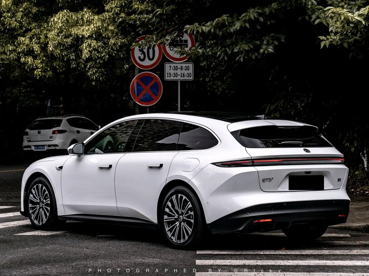 NIO 2024 ET5T 100kWh Touring automatic 10