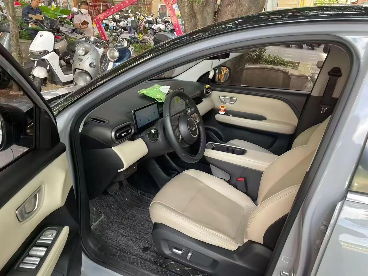 WuLing 2024 Plantronics PLUS 401km Flagship Automatic Gear 3