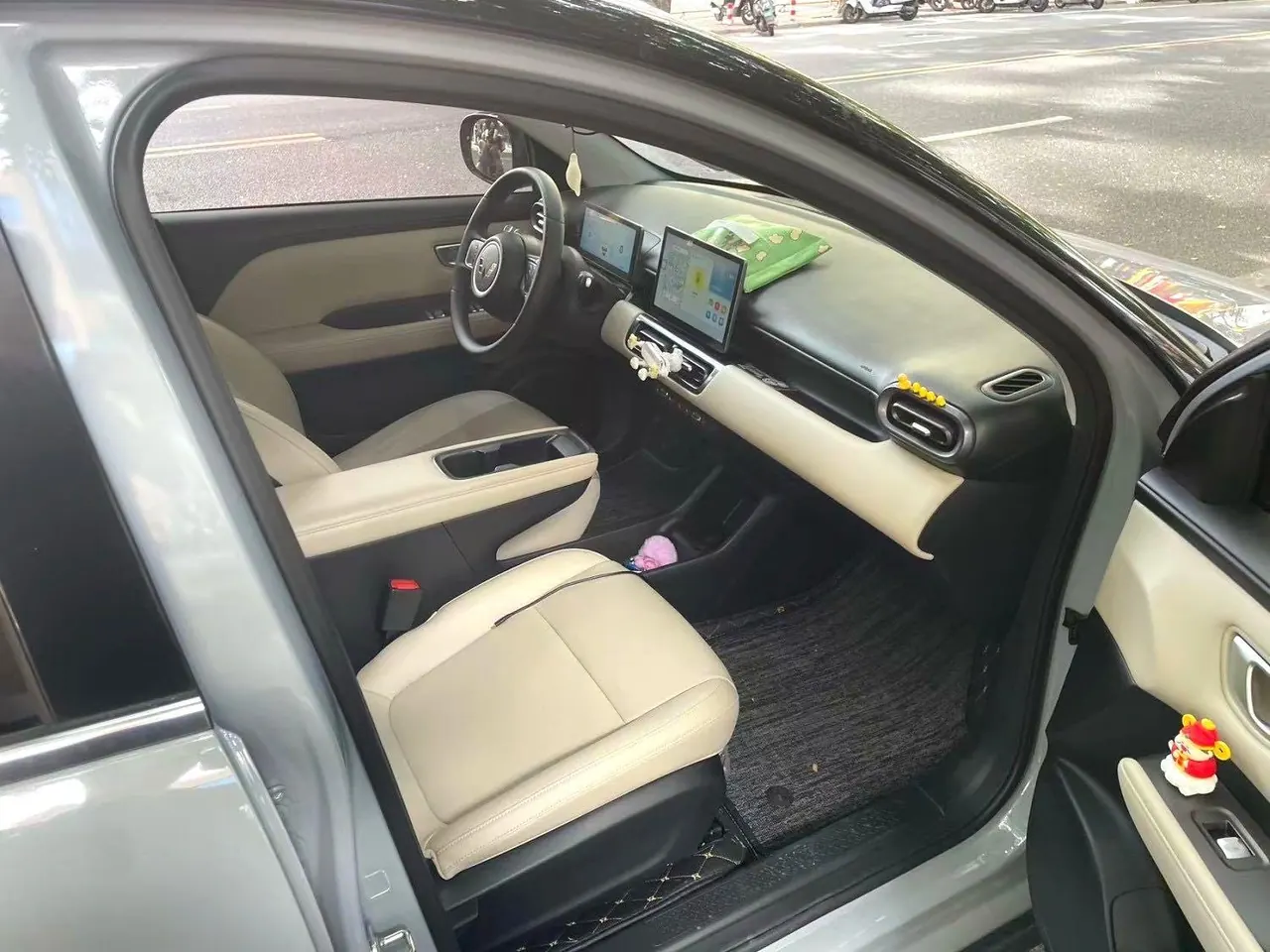 WuLing 2024 Plantronics PLUS 401km Flagship Automatic Gear 4