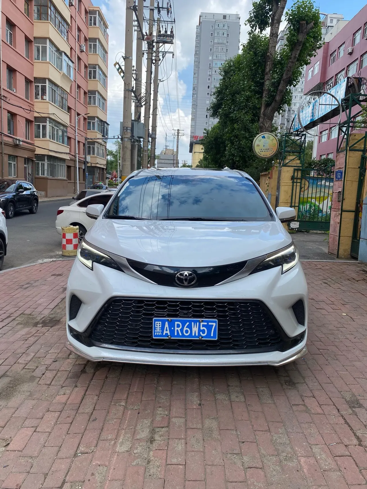 Toyota 2024 Grevia HYBRID 2.5 Stepless Premium PLUS Edition Automatic Gear 2